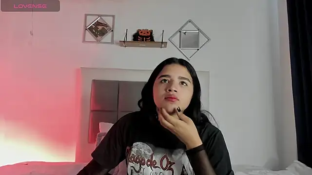 Snapshot of aliice_walker_ chatting on 01/10/25, 12:36 aliice walker online show from 01/10/25, 12:36