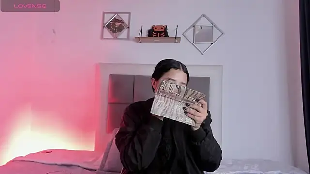 Snapshot of aliice_walker_ chatting on 01/11/25, 12:40 aliice walker online show from 01/11/25, 12:40