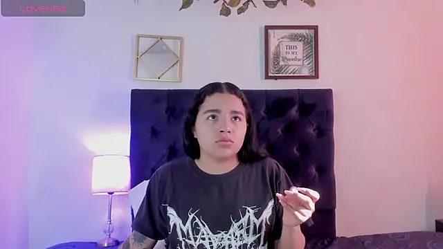 Snapshot of aliice_walker_ chatting on 02/18/25, 01:11 aliice walker online show from 02/18/25, 01:11