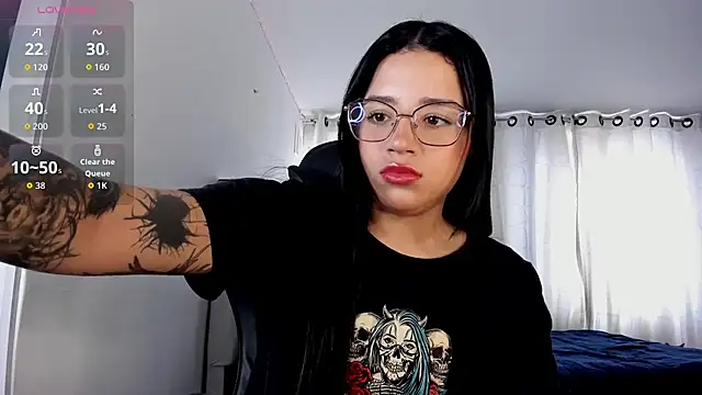 Snapshot of aliice_walker_ chatting on 11/04/25, 04:28 aliice walker online show from 11/04/25, 04:28