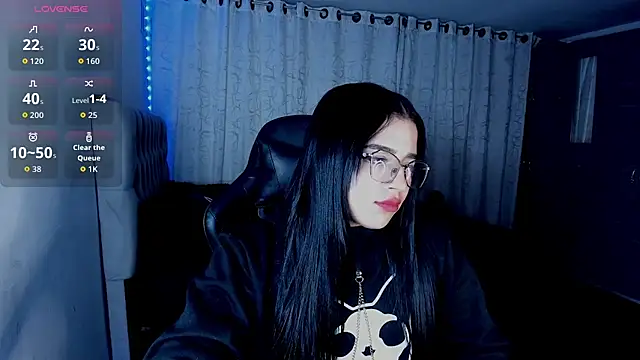 Snapshot of aliice_walker_ chatting on 12/14/25, 03:34 aliice walker online show from 12/14/25, 03:34