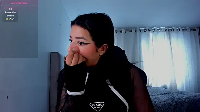 aliice walker  online show from 03/25/26, 02:23