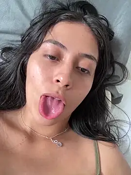 Snapshot of Sophie__Foxxx chatting on 03/04/25, 05:34 Sophie  Foxxx online show from 03/04/25, 05:34