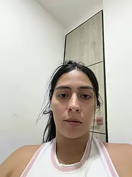 Snapshot of Sophie__Foxxx chatting on 06/17/26, 01:52 Sophie Foxxx online show from 06/17/26, 01:52