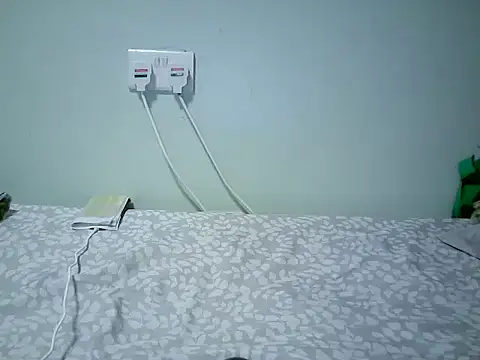 lupita 0 online show from 10/18/25, 08:59