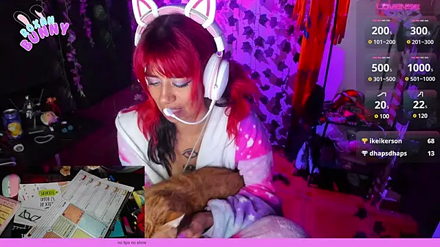 Snapshot of Roxanbunny1 chatting on 02/10/25, 07:36 Roxanbunny1 online show from 02/10/25, 07:36