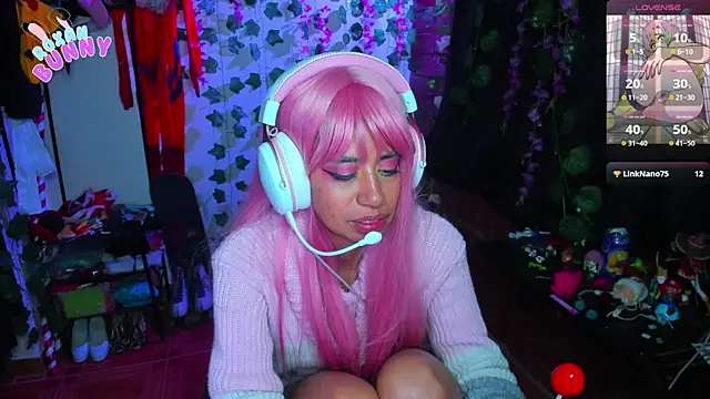 Snapshot of Roxanbunny1 chatting on 03/18/25, 05:52 Roxanbunny1 online show from 03/18/25, 05:52