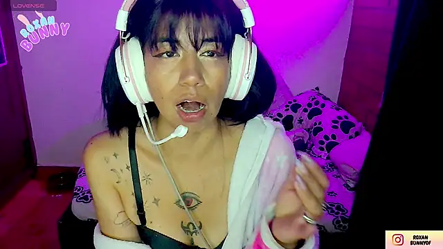 Snapshot of Roxanbunny1 chatting on 11/07/25, 04:12 Roxanbunny1 online show from 11/07/25, 04:12