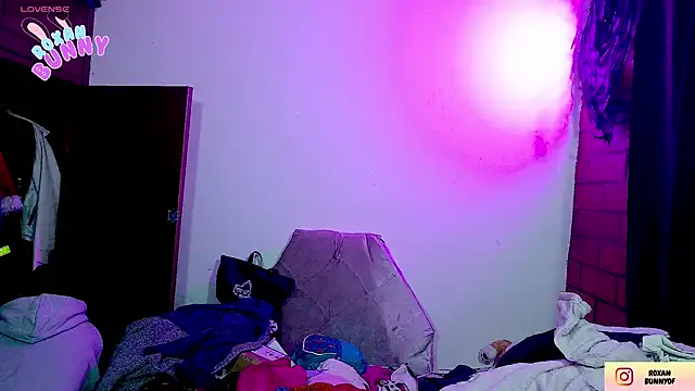 Snapshot of Roxanbunny1 chatting on 11/12/25, 03:29 Roxanbunny1 online show from 11/12/25, 03:29