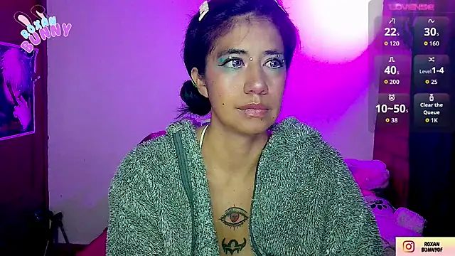 Snapshot of Roxanbunny1 chatting on 11/19/25, 06:24 Roxanbunny1 online show from 11/19/25, 06:24