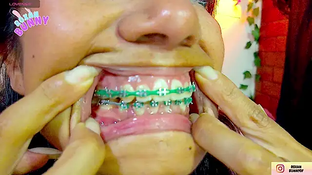 Snapshot of Roxanbunny1 chatting on 11/28/25, 09:39 Roxanbunny1 online show from 11/28/25, 09:39