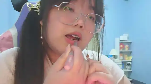 Snapshot of ANNELIESE_ chatting on 09/20/25, 04:08 ANNELIESE online show from 09/20/25, 04:08