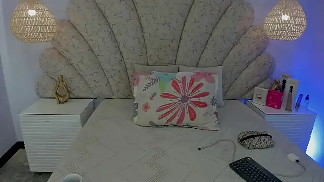 Snapshot of dalila_salazar chatting on 03/25/26, 02:28 dalila salazar online show from 03/25/26, 02:28