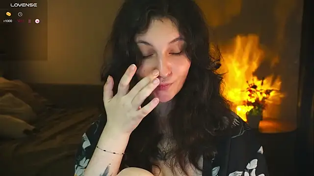 Snapshot of kshishtan chatting on 10/27/25, 06:06 kshishtan online show from 10/27/25, 06:06