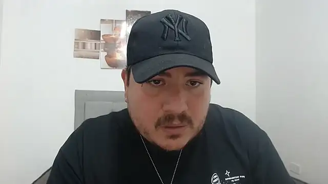 Snapshot of sebastianbigxxx chatting on 04/28/26, 06:02 sebastianbigxxx online show from 04/28/26, 06:02
