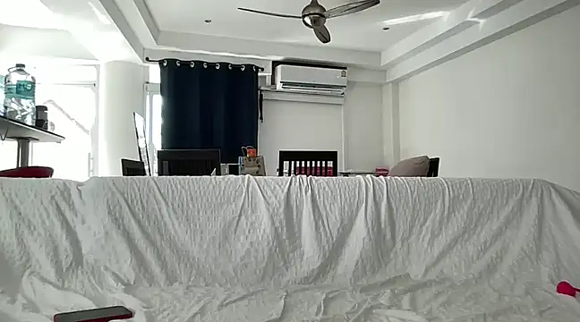 claudiacvc95 online show from 02/09/25, 08:33