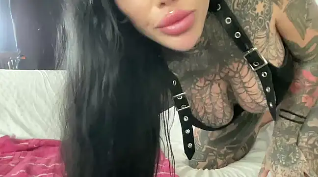 claudiacvc95 online show from 03/19/25, 04:25