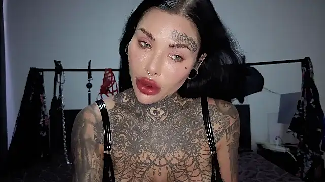 Snapshot of claudiacvc95 chatting on 03/20/26, 04:06 claudiacvc95 online show from 03/20/26, 04:06