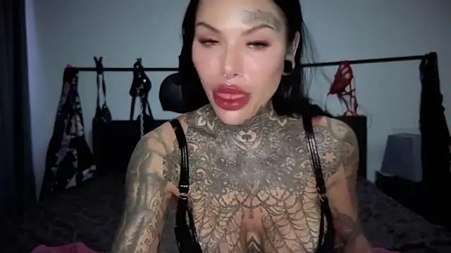 Snapshot of claudiacvc95 chatting on 04/04/26, 03:38 claudiacvc95 online show from 04/04/26, 03:38