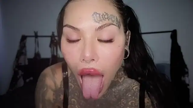 Snapshot of claudiacvc95 chatting on 04/05/26, 02:53 claudiacvc95 online show from 04/05/26, 02:53