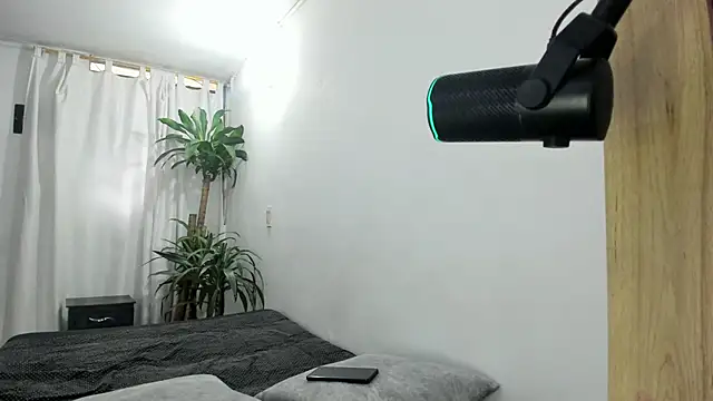 Lia-y-felipe online show from 11/30/25, 08:24