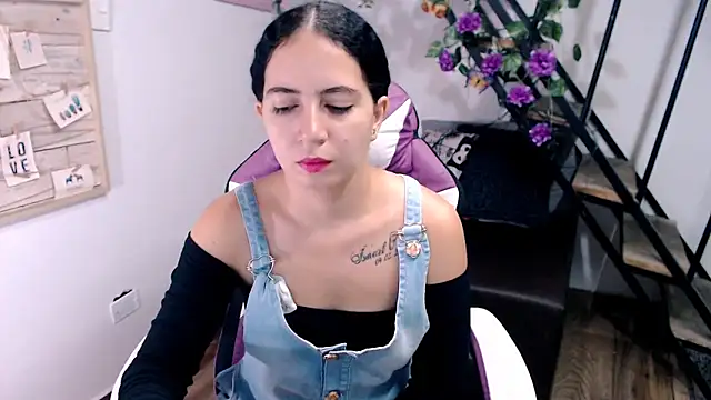 Snapshot of samantha_baby_ chatting on 03/26/26, 04:23 samantha baby online show from 03/26/26, 04:23