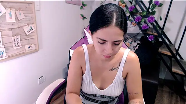 Snapshot of samantha_baby_ chatting on 04/28/26, 02:22 samantha baby online show from 04/28/26, 02:22