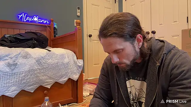 Snapshot of alexmannd chatting on 12/02/24, 02:41 alexmannd online show from 12/02/24, 02:41