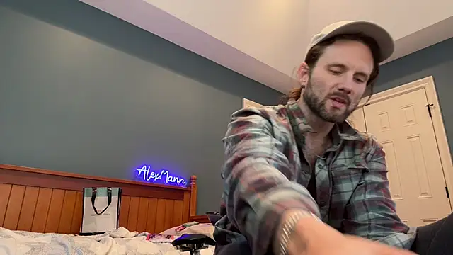 Snapshot of alexmannd chatting on 02/24/25, 02:48 alexmannd online show from 02/24/25, 02:48