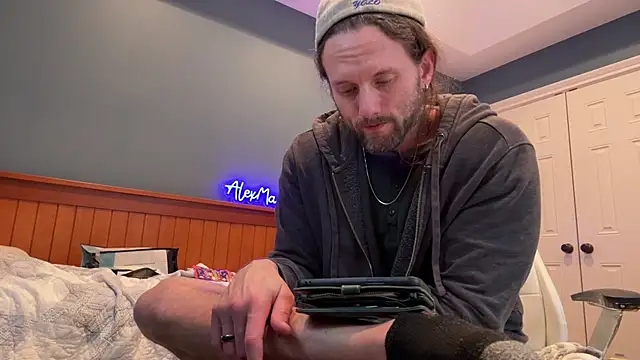 Snapshot of alexmannd chatting on 02/27/25, 02:21 alexmannd online show from 02/27/25, 02:21