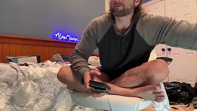 Snapshot of alexmannd chatting on 02/28/25, 04:21 alexmannd online show from 02/28/25, 04:21