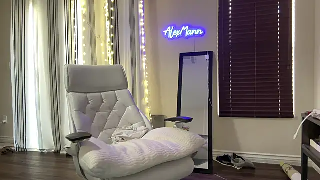 Snapshot of alexmannd chatting on 10/02/25, 04:14 alexmannd online show from 10/02/25, 04:14