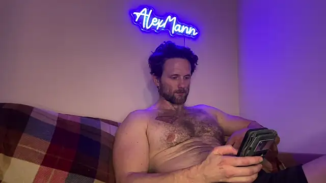 Snapshot of alexmannd chatting on 11/02/25, 02:03 alexmannd online show from 11/02/25, 02:03