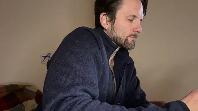 Snapshot of alexmannd chatting on 11/06/25, 03:02 alexmannd online show from 11/06/25, 03:02