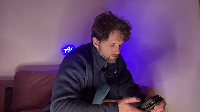 Snapshot of alexmannd chatting on 11/19/25, 02:33 alexmannd online show from 11/19/25, 02:33