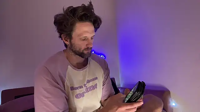 Snapshot of alexmannd chatting on 11/23/25, 05:35 alexmannd online show from 11/23/25, 05:35