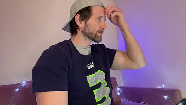 Snapshot of alexmannd chatting on 12/04/25, 05:32 alexmannd online show from 12/04/25, 05:32