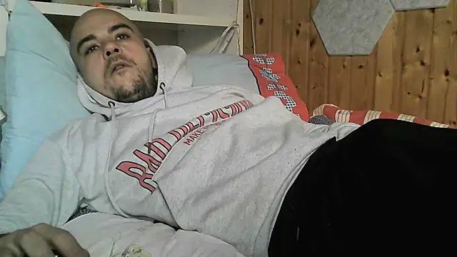 Snapshot of ItalianVinDiesel chatting on 11/10/25, 09:08 ItalianVinDiesel online show from 11/10/25, 09:08