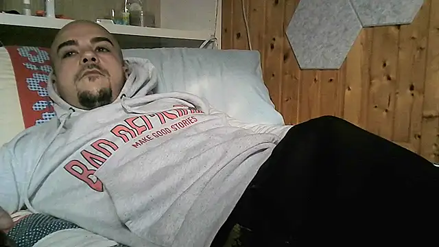 Snapshot of ItalianVinDiesel chatting on 11/28/25, 10:29 ItalianVinDiesel online show from 11/28/25, 10:29