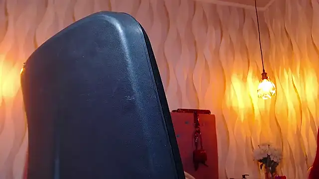 Snapshot of IsabelaLatina chatting on 03/07/26, 03:31 IsabelaLatina online show from 03/07/26, 03:31