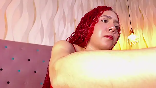 Snapshot of IsabelaLatina chatting on 03/28/26, 02:27 IsabelaLatina online show from 03/28/26, 02:27