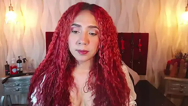 Snapshot of IsabelaLatina chatting on 06/04/26, 01:33 IsabelaLatina online show from 06/04/26, 01:33
