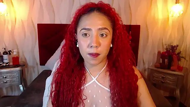 Snapshot of IsabelaLatina chatting on 06/05/26, 01:56 IsabelaLatina online show from 06/05/26, 01:56