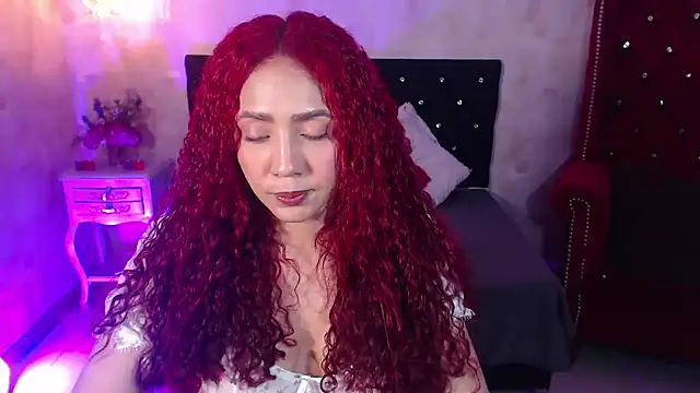 Snapshot of IsabelaLatina chatting on 07/05/26, 03:34 IsabelaLatina online show from 07/05/26, 03:34
