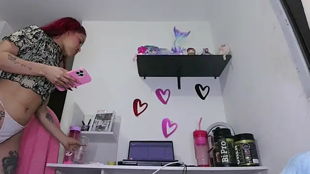 Snapshot of ari_sexy1 chatting on 10/10/25, 02:43 ari sexy1 online show from 10/10/25, 02:43