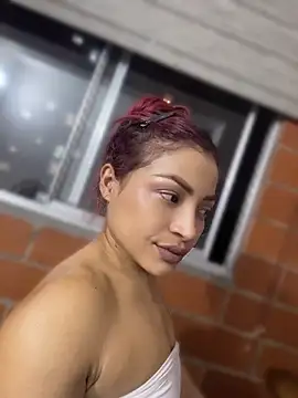 Snapshot of ari_sexy1 chatting on 04/17/26, 01:08 ari sexy1 online show from 04/17/26, 01:08