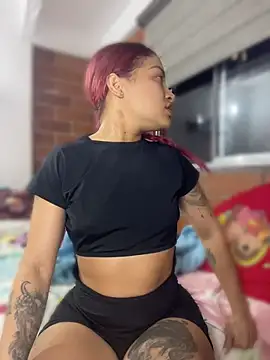 Snapshot of ari_sexy1 chatting on 04/18/26, 03:10 ari sexy1 online show from 04/18/26, 03:10