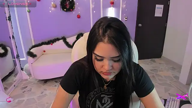 Snapshot of martinasaez chatting on 12/15/24, 03:20 martinasaez online show from 12/15/24, 03:20