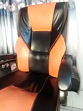 Snapshot of Jenifar- chatting on 04/21/26, 04:01 Jenifar- online show from 04/21/26, 04:01