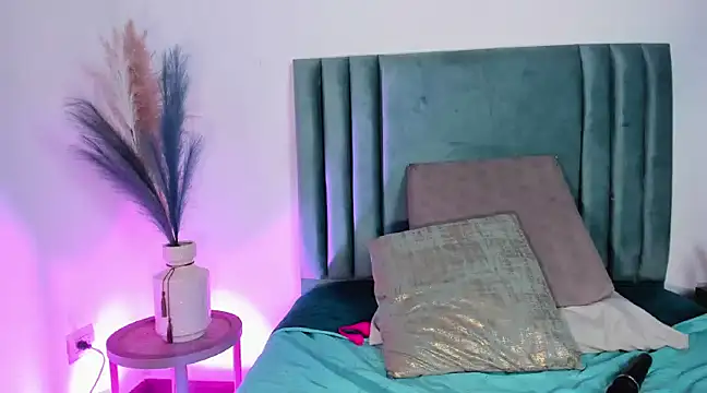 NoraDasilva online show from 02/22/25, 03:23